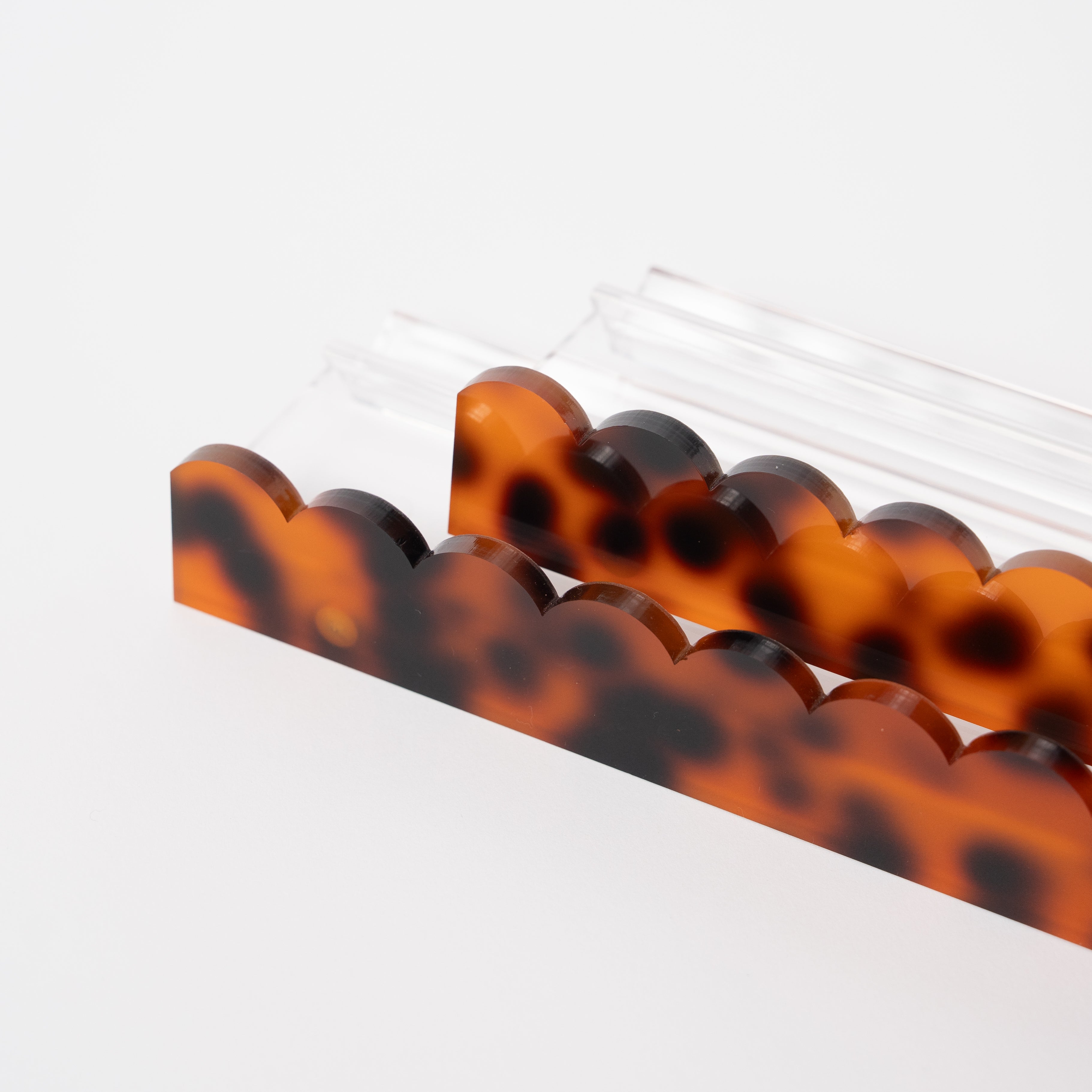 Mahjong Premium Acrylic Racks set - 4 Clear Racks & 4 Magnetic Tortoiseshell Pushers (6 mm Thick) with a Complimentary Velvet Racks Bag Included