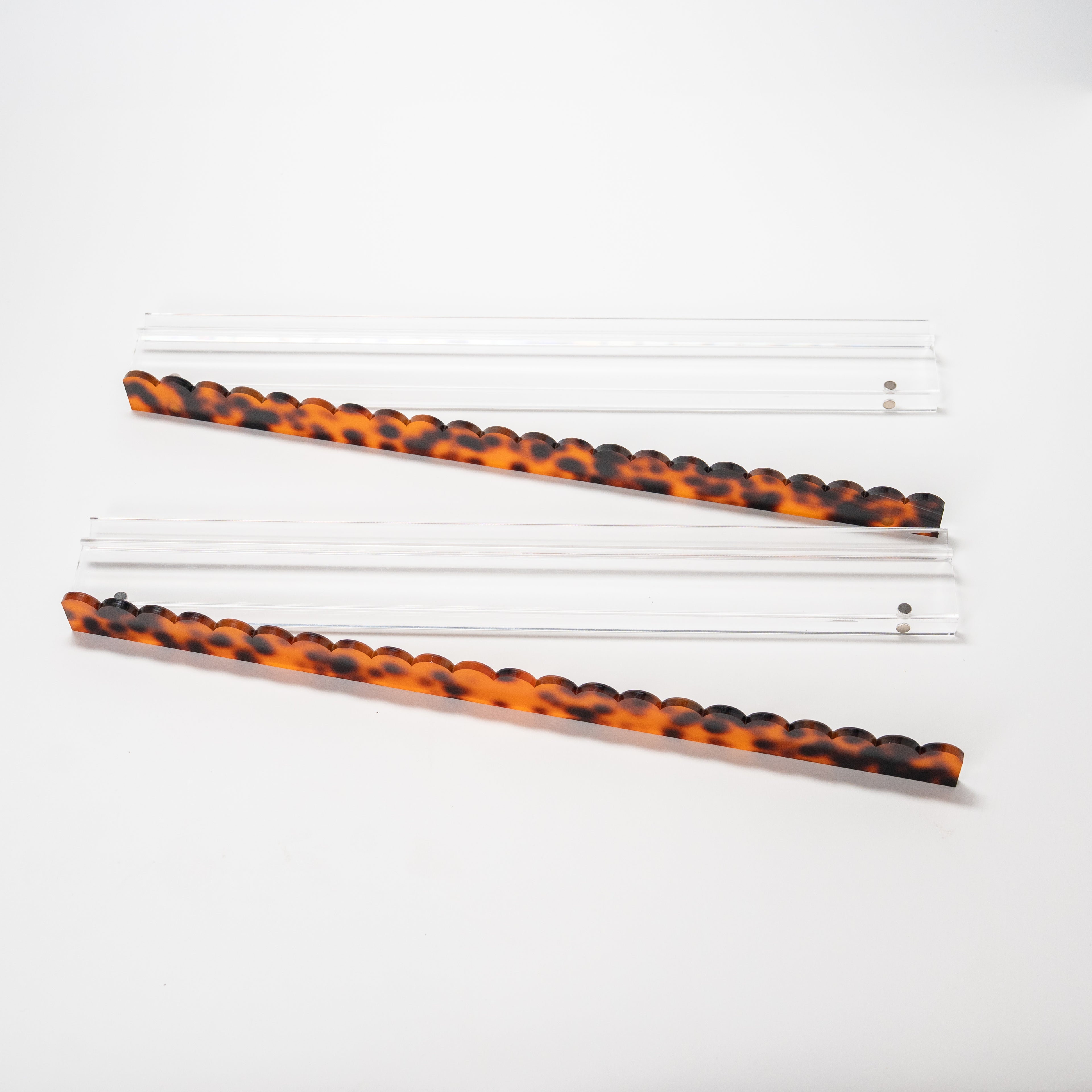 Mahjong Premium Acrylic Racks set - 4 Clear Racks & 4 Magnetic Tortoiseshell Pushers (6 mm Thick) with a Complimentary Velvet Racks Bag Included