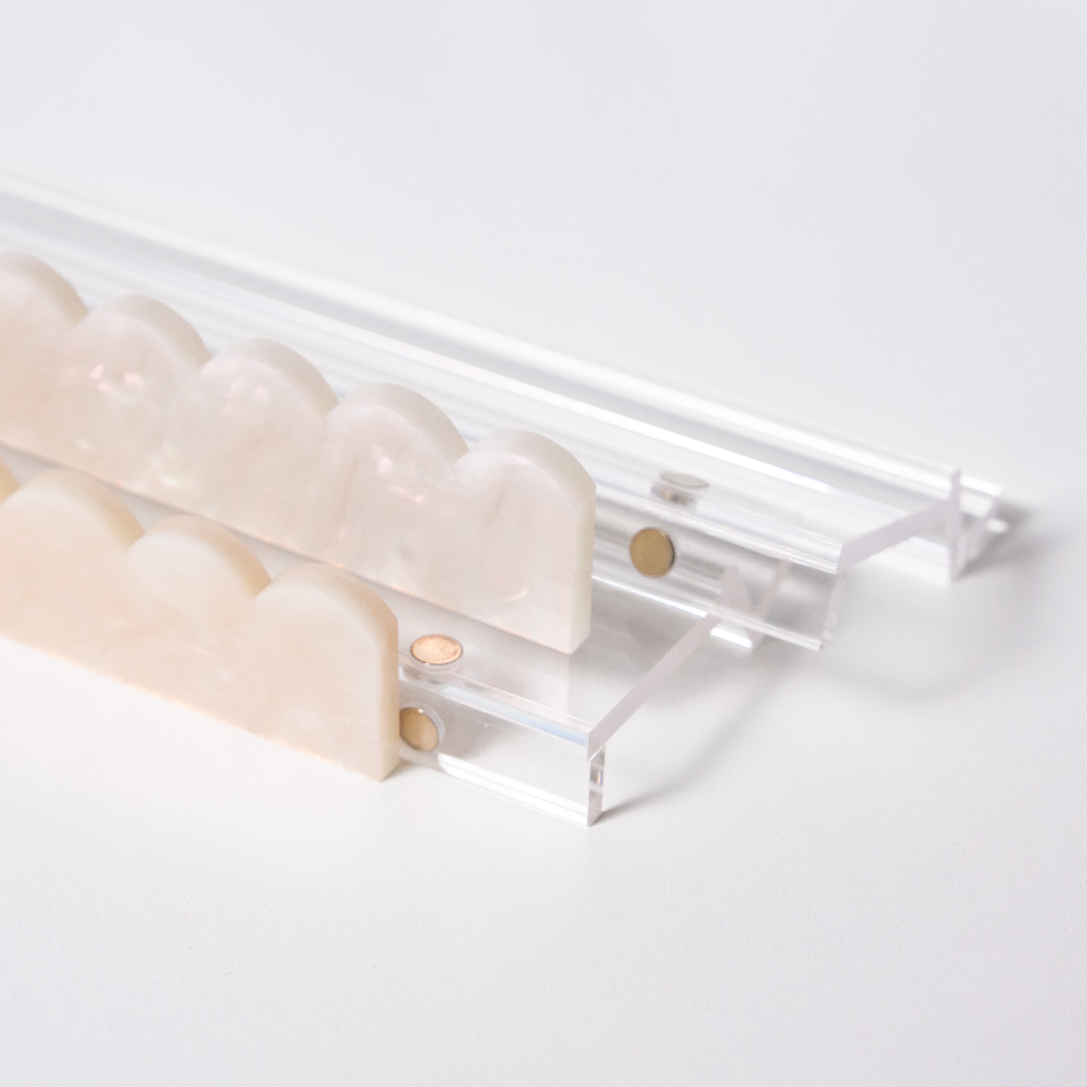Mahjong Premium Acrylic Racks set - 4 Clear Racks & 4 Magnetic White Pearl Pushers (6 mm Thick) with a Complimentary Velvet Racks Bag Included