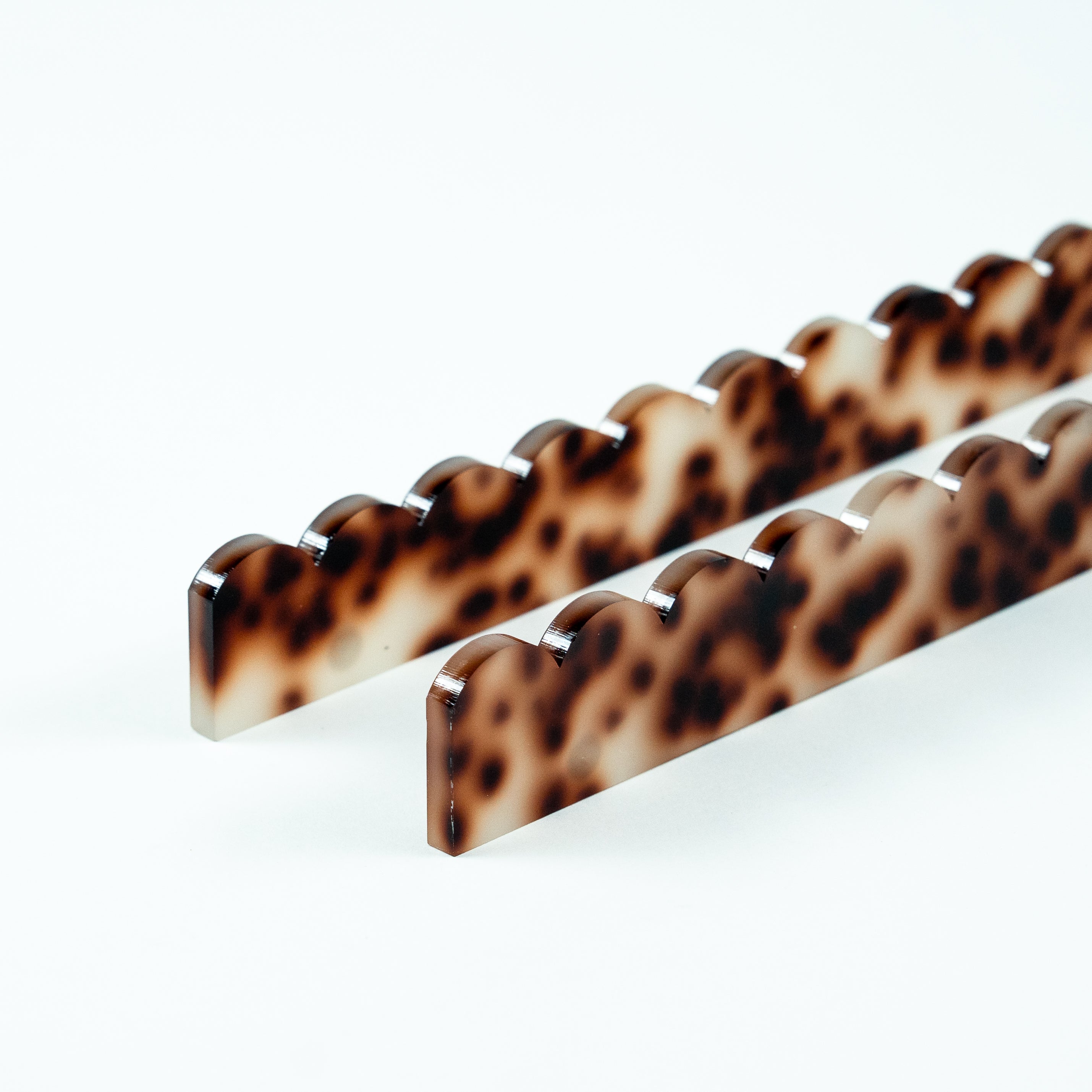 Mahjong Premium Acrylic Racks set - 4 Clear Racks & 4 Magnetic Light Brown Tortoiseshell Pushers (6 mm Thick) with a Complimentary Velvet Racks Bag Included (Copy)